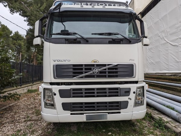Trattore Stradale Volvo con Semirimorchio Zorzi - Beni Strumentali da Leasing - Intrum Italy S.p.A