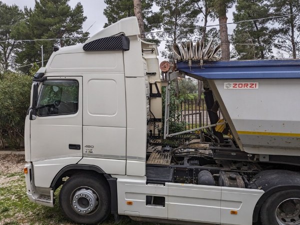Trattore Stradale Volvo con Semirimorchio Zorzi - Beni Strumentali da Leasing - Intrum Italy S.p.A