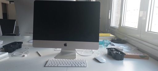  Computer Apple iMac e mobili per ufficio - Tribunale A Coruña n.1