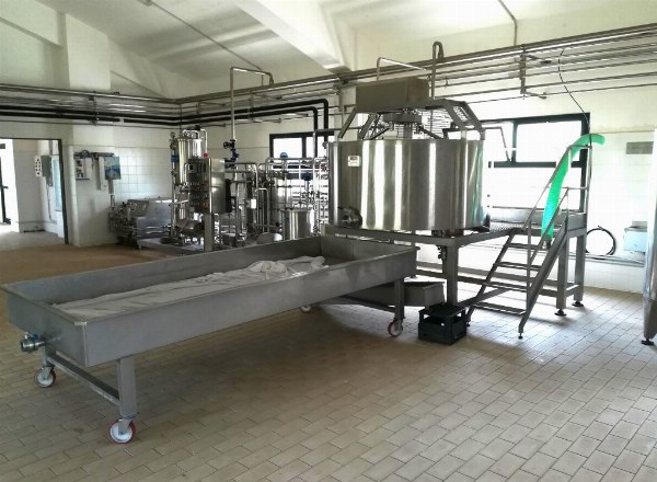 Fábrica de quesos - Maquinaria y equipamiento - Quiebra n. 2/2015 - Tribunal de Enna