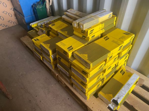 Container opsatte og udstyr og arbejdsmaterialer - Konkursauktion nr. 37/2023 - Retten i Siracusa