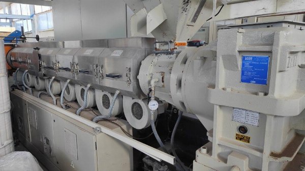 Linee de lavorazion de plastica e attrezzature - Liquidazion Privada