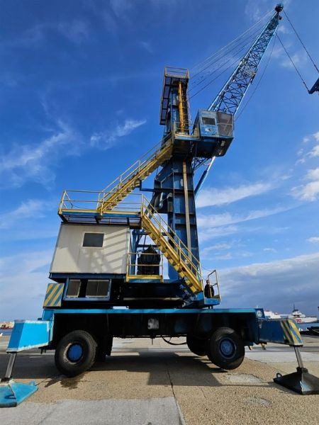 Port cranes and forklifts - Mini loaders and equipment - Judicial Liquidation 9/2023 - Court of Barcellona Pozzo di Gotto