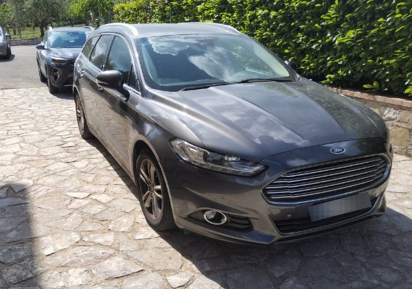 Ford Mondeo, abbigliamento vario e attrezzature per impianti elettri - Liquidazione Controllata 05/2023 - Tribunale di Avellino 