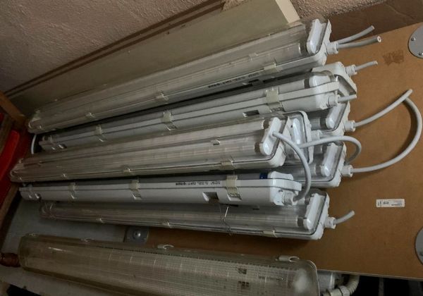 Olika kläder och utrustning för elektriska installationer - Likvidation Kont. 05/2023 - Domstolen i Avellino - försäljning 3