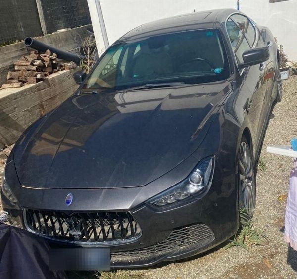 Auto - Maserati en Mercedes - Compactor en Ford Bestelwagen - A.G 153/2021- Catanzaro 24710/2018 Gip Roma - Verkoop 2