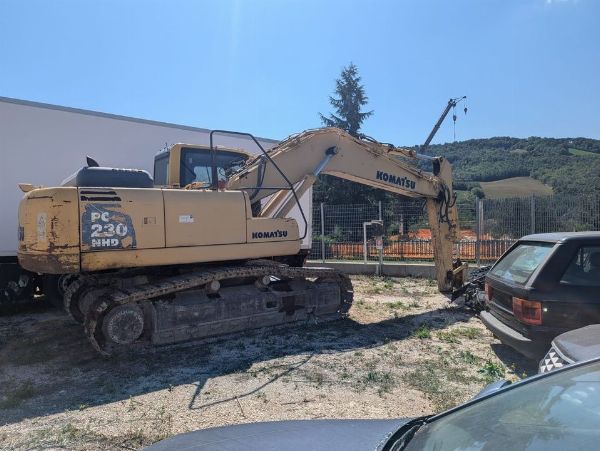 Escavatore cingolato Komatsu - Beni Strumentali da Leasing - Intrum Italy S.p.A 