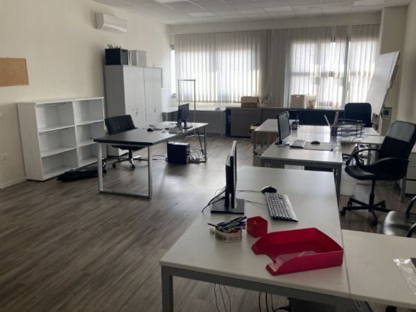 Filati e accessori abbigliamento - Arredo e mobilio  - Liqu. Giud. n. 27/2024 - Tribunale di Prato - Vendita 3