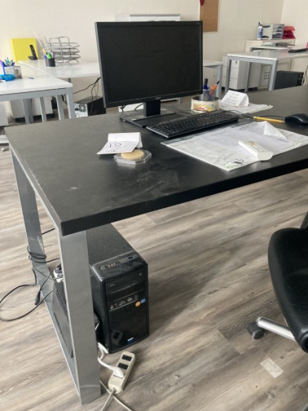 Filati e accessori abbigliamento - Arredo e mobilio  - Liqu. Giud. n. 27/2024 - Tribunale di Prato - Vendita 3