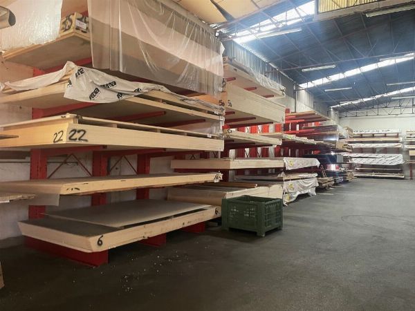 Bois, équipements et meubles de bureau - Liquidation Judiciaire n° 36/2023 - Tribunal de Bolzano - Vente 3