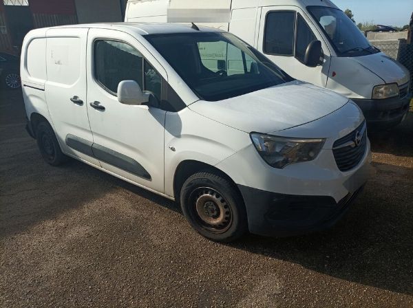 Auto, furguni e motociclu - Mercedes, Nissan, FIAT, Opel, Citroen e Aprilia - Liq. Giud. n. 11/2024 - Tribunale di Caltanissetta
