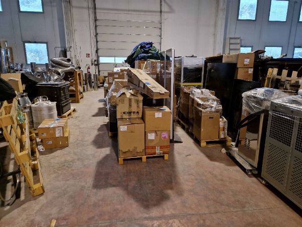 Magazzino materiale elettrico - Toyota Auris, Renault Master - Liquidazione Giudiziale n. 296/2024 - Tribunale di Milano - Vendita 2