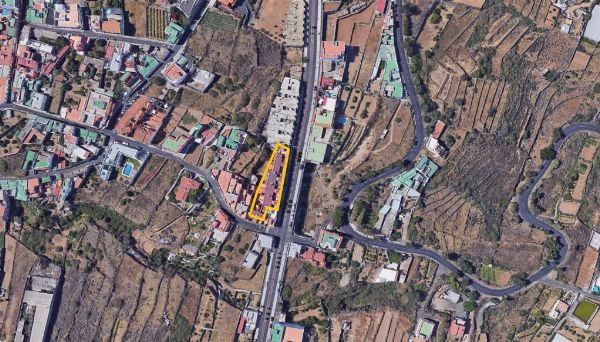 Saltoki komertzial bat eta Santa Cruz de Tenerifeko lurralde urbano desberdinak - Merkataritzako Epaitegia N� 1, Santa Cruz de Tenerife-n