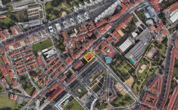 Appartamento e posto auto situati a Santiago di Compostela - Tribunale del Commercio N°2 di A Coruña
