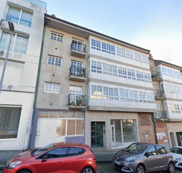 Appartamento e posto auto situati a Santiago di Compostela - Tribunale del Commercio N°2 di A Coruña