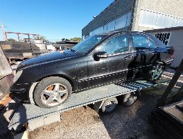 Pojazdy, części zamienne do pojazdów i autobusów