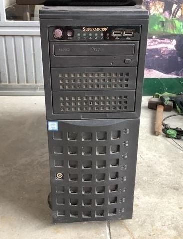 N. 2 bärbara datorer HP, servrar och UPS - utrustning från leasing