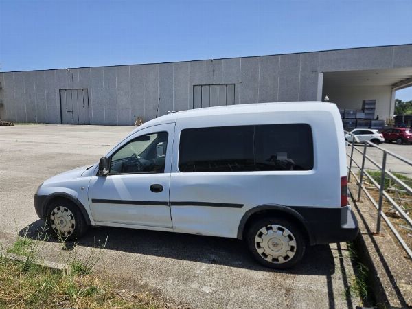 Industria tessile, materie prime, accessori e abbigliamento - Opel Combo e Smart ForTwo - Liq.Giud. n.17/2024 - Tribunale di Tivoli