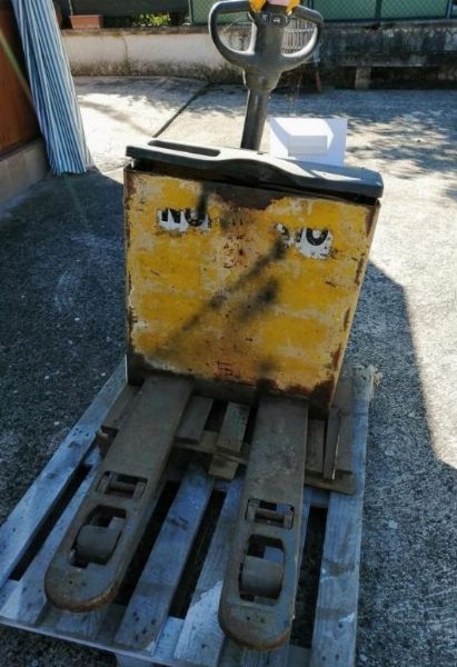 Transpallet elettrici e attrezzature varie - Fallimento 16/2022 - Tribunale di Benevento - Vendita 6
