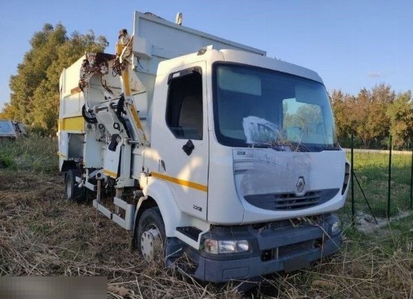 Compactador Renault - Bens Patrimoniais de Leasing - Intrum Italy S.p.A - Venda 2