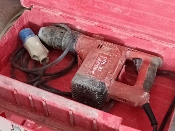 Nissan Kamioiak - Bulegoko altzariak eta laneko ekipamenduak - Likidazio Judiziala n. 68/2023 - Bariko Auzitegia