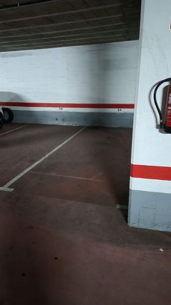 Pysäköintipaikka, joka sijaitsee Culleredossa, A Coruña - A Coruña'n kaupallisen tuomioistuimen nro 3