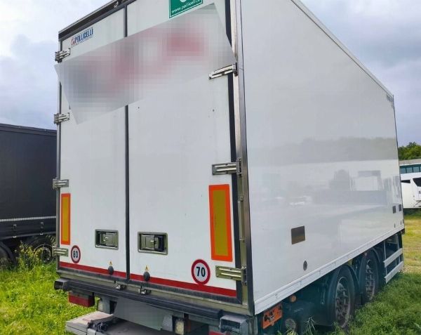 Remork frigorifer Austeras Trade 18B04A me sponda ngarkuese - mallra instrumentale të ardhura nga leasing