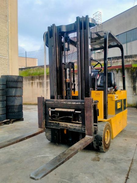 Vysokozdvižný vozík Caterpillar - Soukromý prodej