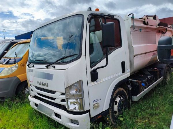Furgoni pe' trasportà rifiuti ISUZU - Iveco Stralis e semirimorchio con Gru - beni strumentali provenienti da leasing