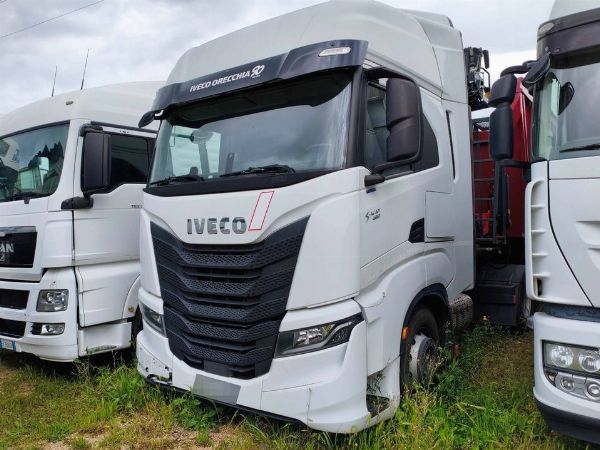 Auto e Autocarri - Land Rover Defender e Mercedes SLC - IVECO S-Way e Renault Master - beni strumentali provenienti da leasing 