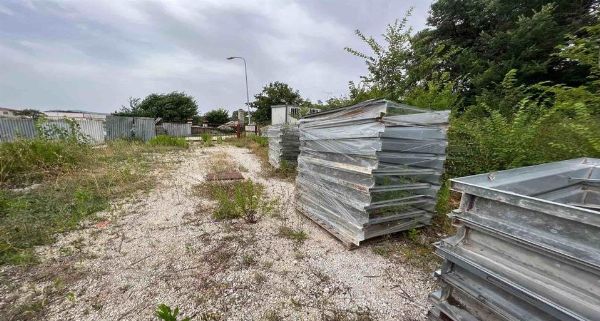 Mobles d'oficina, tancaments i finestres - Liquidació Judicial núm. 51/2023 - Tribunal de Nàpols Nord