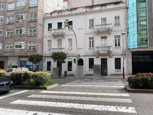 A residential property and several commercial premises in Vigo - Commercial Court No. 3 of Pontevedra