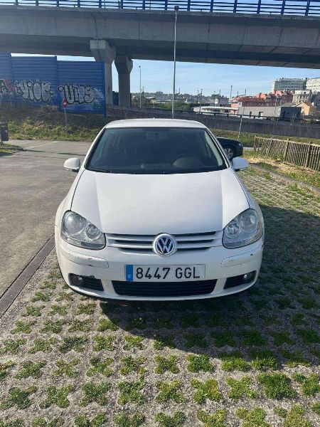 Volkswagen Golf farartæki í A Coruña - Dómstóll verslunar N. 2 í A Coruña