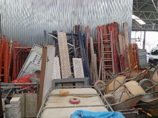 Dopravní prvky a stavební materiál