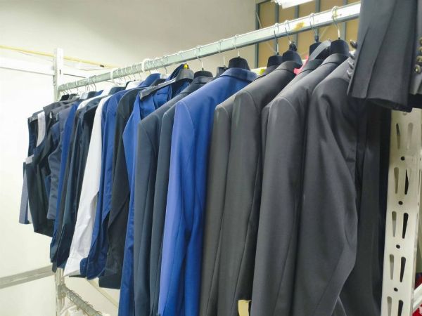 Abiti e accessori uomo/donna, - Macchine per cucire, tessuti e attrezzature - Liquidazione Giudiziale n. 15/2025 - Tribunale di Latina - Vendita 6