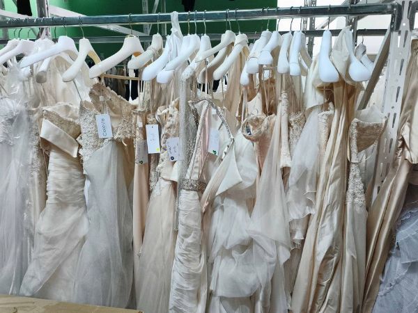 Vêtements et accessoires homme/femme - Machines à coudre, tissus et équipements - Liquidation judiciaire n° 15/2025 - Tribunal de Latina - Vente 4