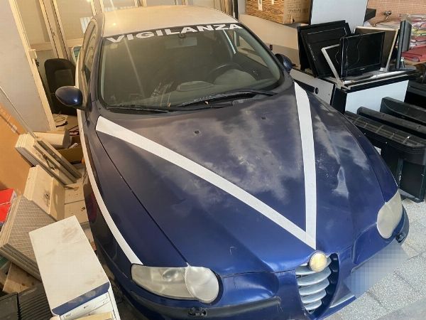 Alfa Romeo 147 et mobilier, équipements et électronique de bureau - Liquidation Judiciaire 17/2023 - Tribunal de Syracuse