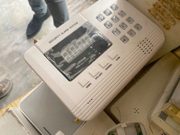 Alfa Romeo 147 dhe mobilje, pajisje dhe elektronikë për zyrë - Likuidim Gjykatësor 17/2023 - Gjykata e Sirakuzës - Shitje 5