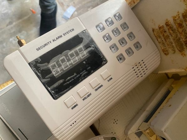 Alfa Romeo 147 et mobilier, équipements et électronique de bureau - Liquidation Judiciaire 17/2023 - Tribunal de Syracuse