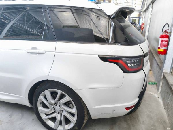 IVECO Isothermal Van and Land Rover Range Rover Sport - instrumental goods from leasing