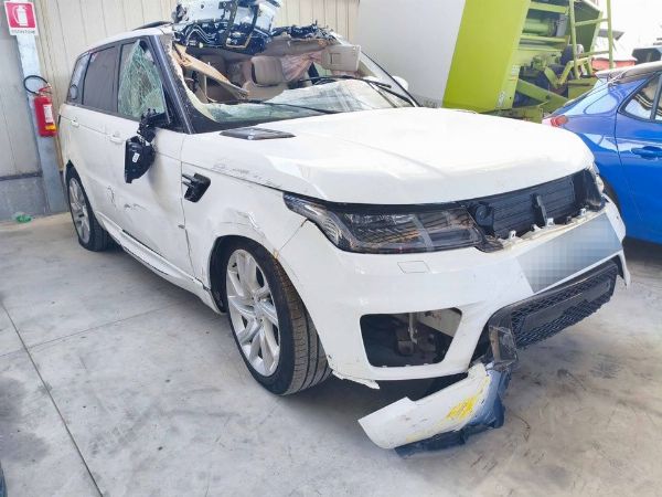 IVECO Isothermal Van and Land Rover Range Rover Sport - instrumental goods from leasing