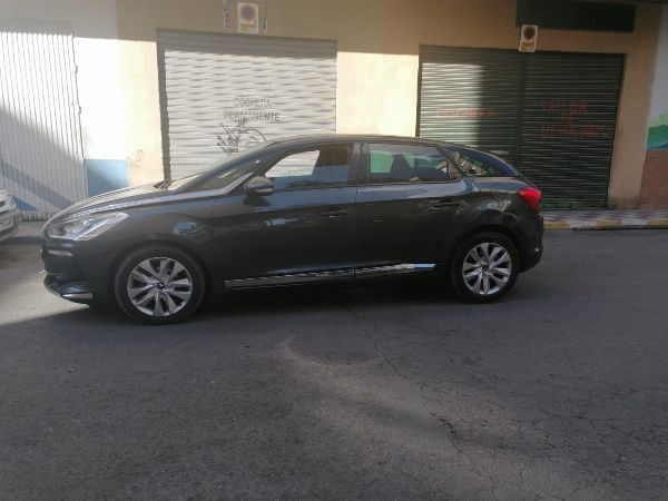 Citroën DS5 BlueHDi 120 DESIRE - Granada 1. számú Kereskedelmi Bíróság