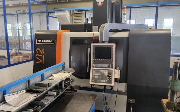Centro di Lavoro Verticale Takumi V12 - beni strumentali provenienti da leasing 