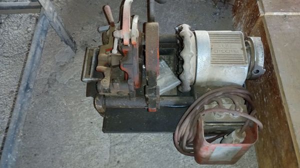 Tracteur agricole Massey Ferguson et équipements de terrassement - Vente Privée