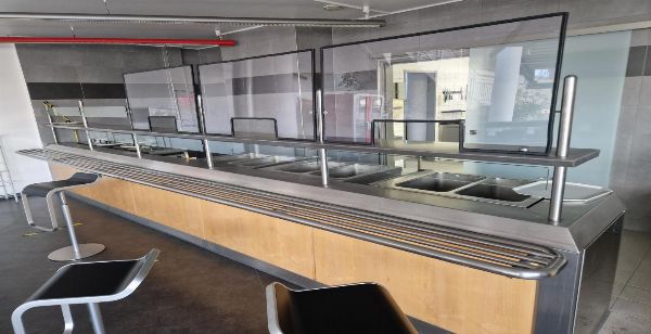 Attrezzature per la ristorazione all’asta: cucina mensa completa e arredi - Vendita Privata