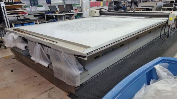 Macchine da taglio per tessuti e pelle all’asta: Bullmer e Gerber - Vendita Privata