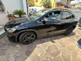 Auto all' asta: - Lamborghini Urus, Porsche Taycan, - Mercedes GLA e Furgone Ford