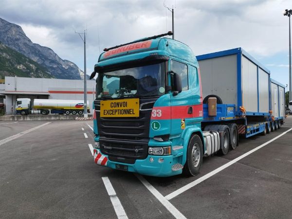 Caminhão Scania e Semirreboques - Mobili e eletrônicos para escritório - Liquidação Judicial 10/2025 - Tribunal de Bolzano