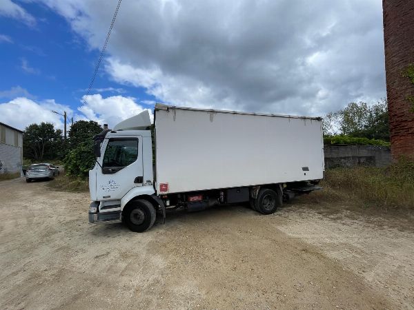 Zwei Lkw und ein Transporter in Puenteceso (Spanien) - Privatverkauf