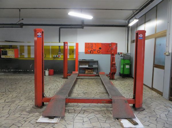 Vintage vehicles - Lifting bridges and office furniture - Judicial Liquidation n.45/2025 - Court of Bari - Sale 2